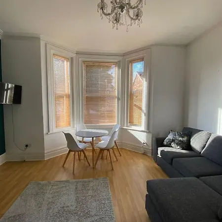 Flamingo Rise Bournemouth 2 Bed 6 Guest Beach Escape-3